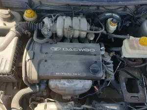 DAEWOO NUBIRA BERLINA foto 3