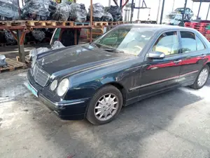 MERCEDES-BENZ CLASE E (BM 210) FAMILIAR foto 5