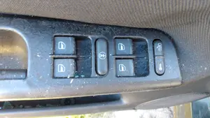 VOLKSWAGEN PASSAT BERLINA (3B2) foto 4