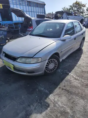 OPEL VECTRA B BERLINA foto 2