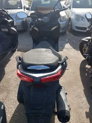 YAMAHA X-MAX 125 foto 2