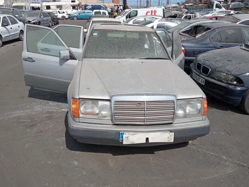 MERCEDES-BENZ CLASE 124 (BM 124) BERLINA