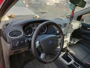 FORD FOCUS BERLINA (CB4) foto 14