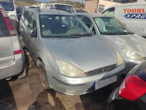 FORD FOCUS BERLINA (CAK) foto 1
