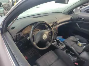 VOLKSWAGEN PASSAT BERLINA (3B3) foto 2