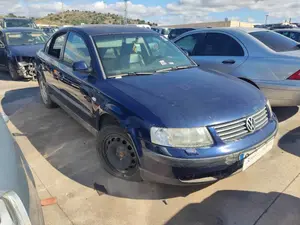 VOLKSWAGEN PASSAT BERLINA (3B2) foto 2