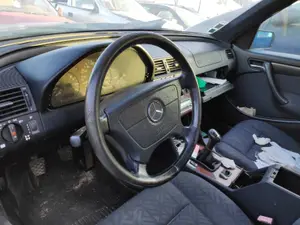MERCEDES-BENZ CLASE C (BM 202) BERLINA foto 5