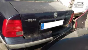 VOLKSWAGEN PASSAT BERLINA (3B2) foto 9