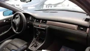 AUDI A6 BERLINA (4B2) foto 5