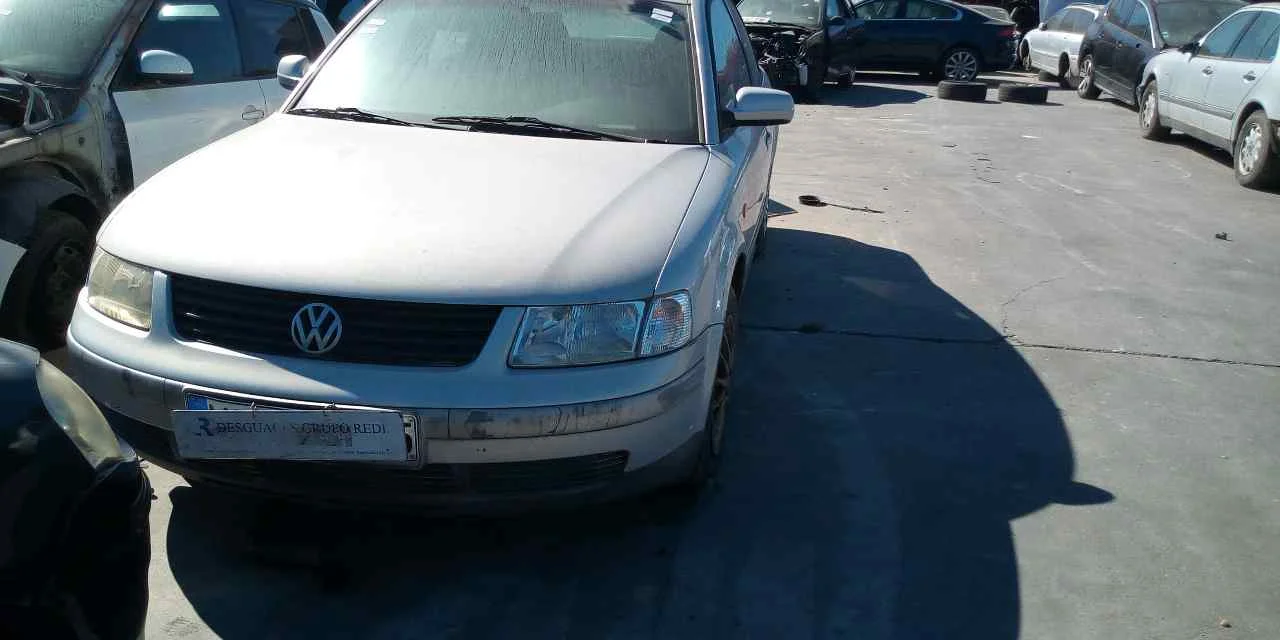 VOLKSWAGEN PASSAT BERLINA (3B2)