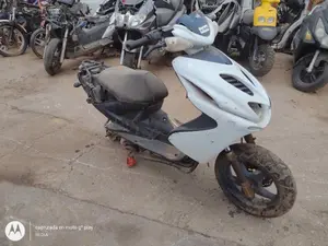 YAMAHA AEROX 50 foto 1
