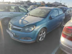 OPEL ASTRA H GTC foto 3
