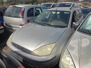 FORD FOCUS BERLINA (CAK) foto 2