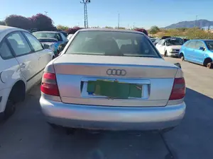 AUDI A4 BERLINA (B5) foto 7