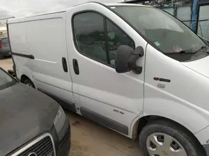 RENAULT TRAFIC II FURGÓN foto 2