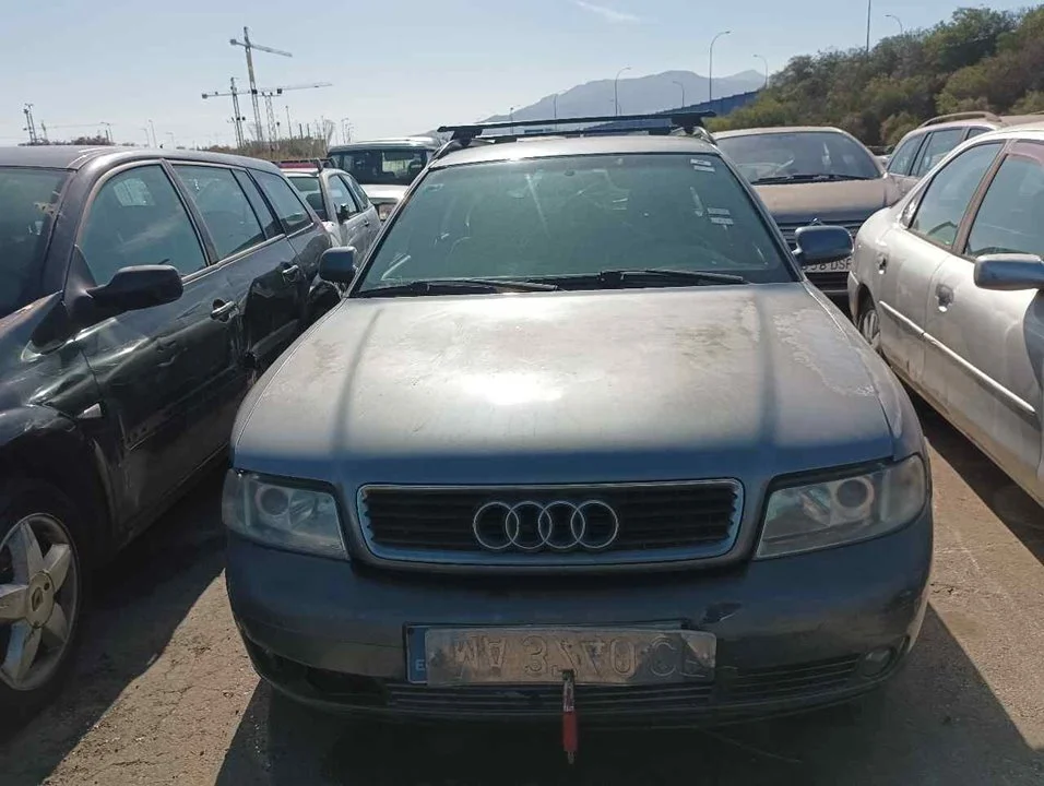 AUDI A4 AVANT (B5)