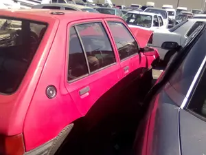 PEUGEOT 205 BERLINA foto 10