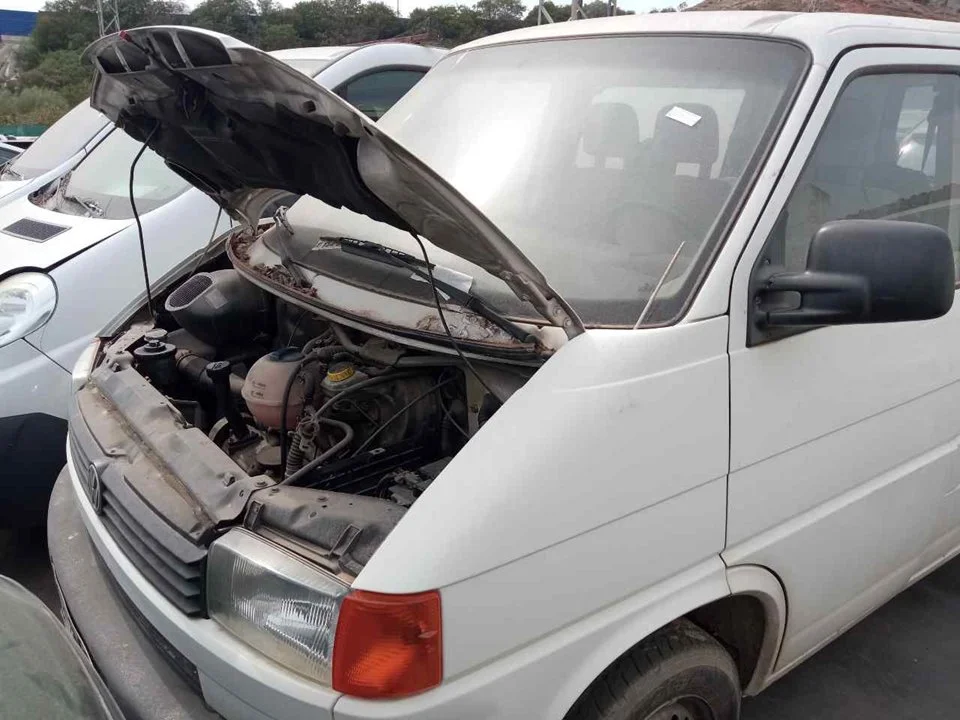VOLKSWAGEN T4 TRANSPORTER BUS
