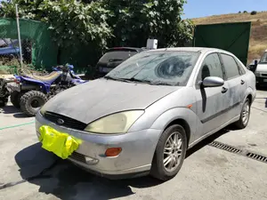 FORD FOCUS BERLINA (CAK) foto 3