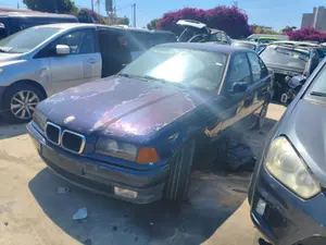BMW SERIE 3 BERLINA (E36) foto 2