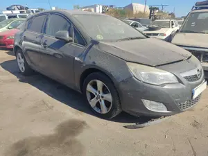 OPEL ASTRA J BERLINA 5P foto 3