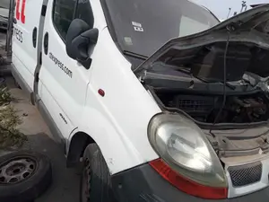 RENAULT TRAFIC II FURGÓN foto 2