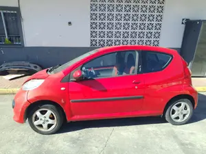 PEUGEOT 107 foto 4