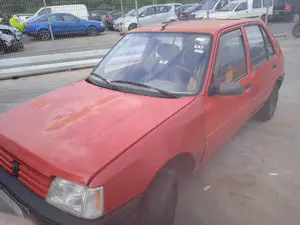 PEUGEOT 205 BERLINA foto 2