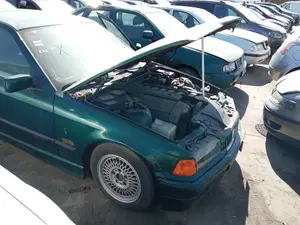 BMW SERIE 3 BERLINA (E36) foto 2