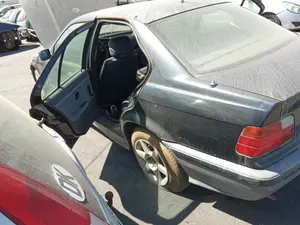 BMW SERIE 3 BERLINA (E36) foto 3