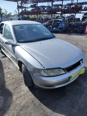 OPEL VECTRA B BERLINA foto 1