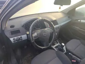 OPEL ASTRA H GTC foto 2