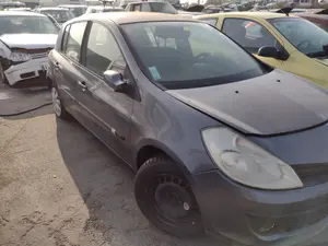 RENAULT CLIO III foto 10